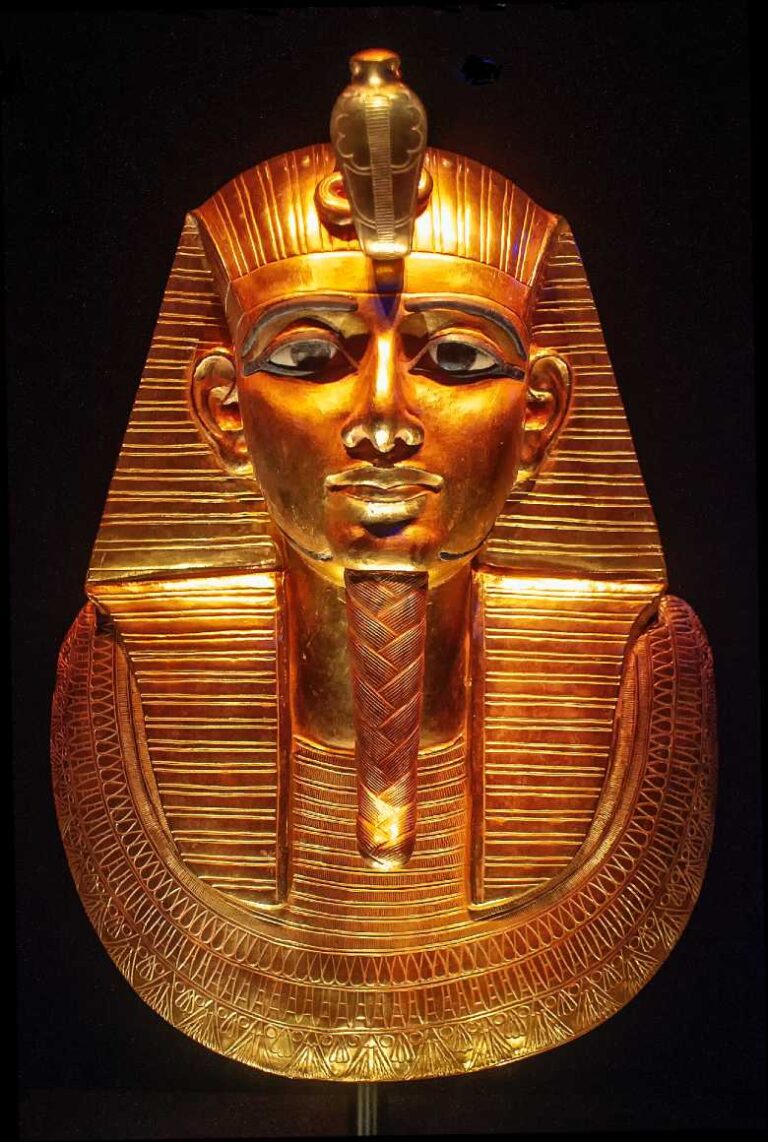 Gold Parade Brings Mummies to New Home